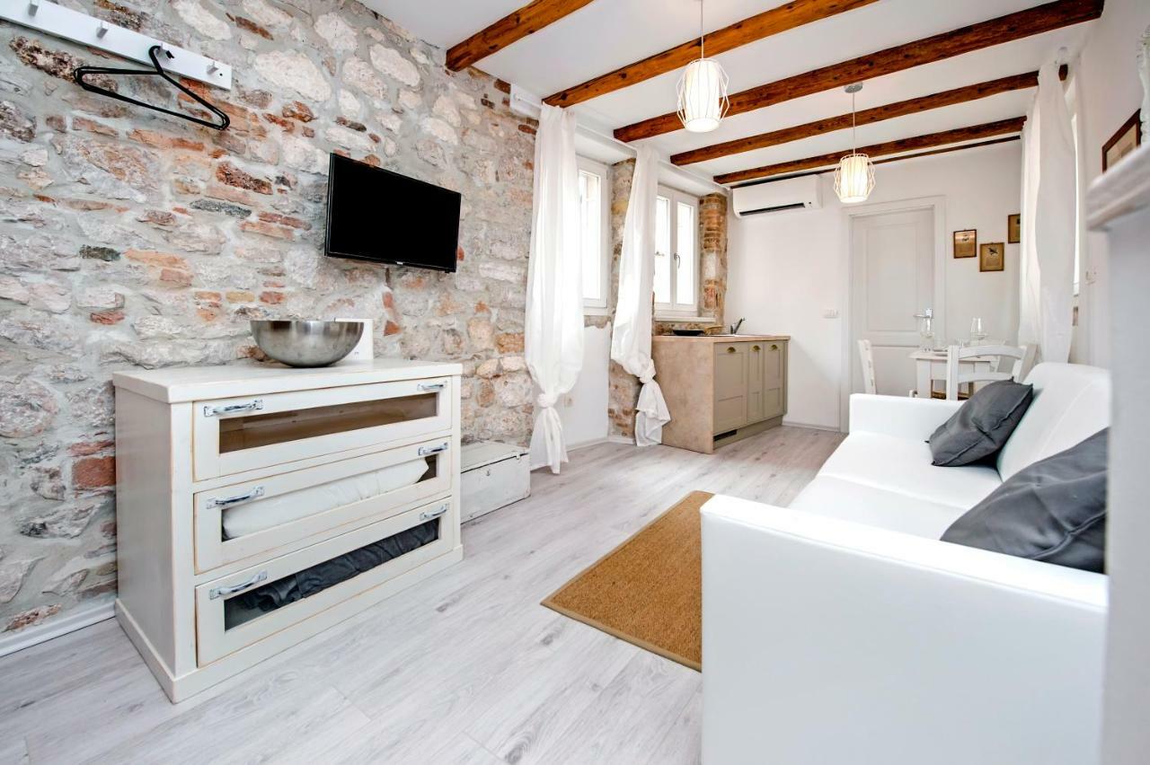 Apartment And Studio Ca' 3 Vie โรวีน ภายนอก รูปภาพ