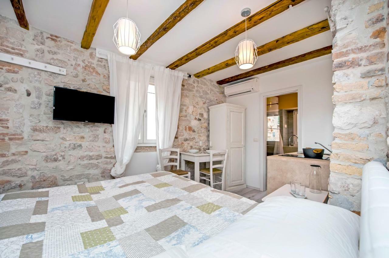 Apartment And Studio Ca' 3 Vie โรวีน ภายนอก รูปภาพ