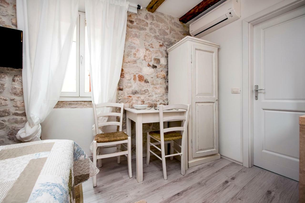 Apartment And Studio Ca' 3 Vie โรวีน ภายนอก รูปภาพ
