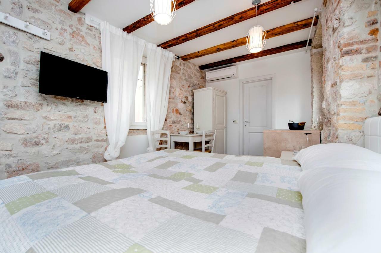 Apartment And Studio Ca' 3 Vie โรวีน ภายนอก รูปภาพ
