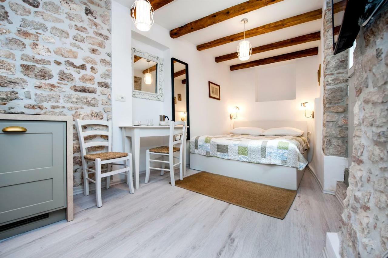 Apartment And Studio Ca' 3 Vie โรวีน ภายนอก รูปภาพ