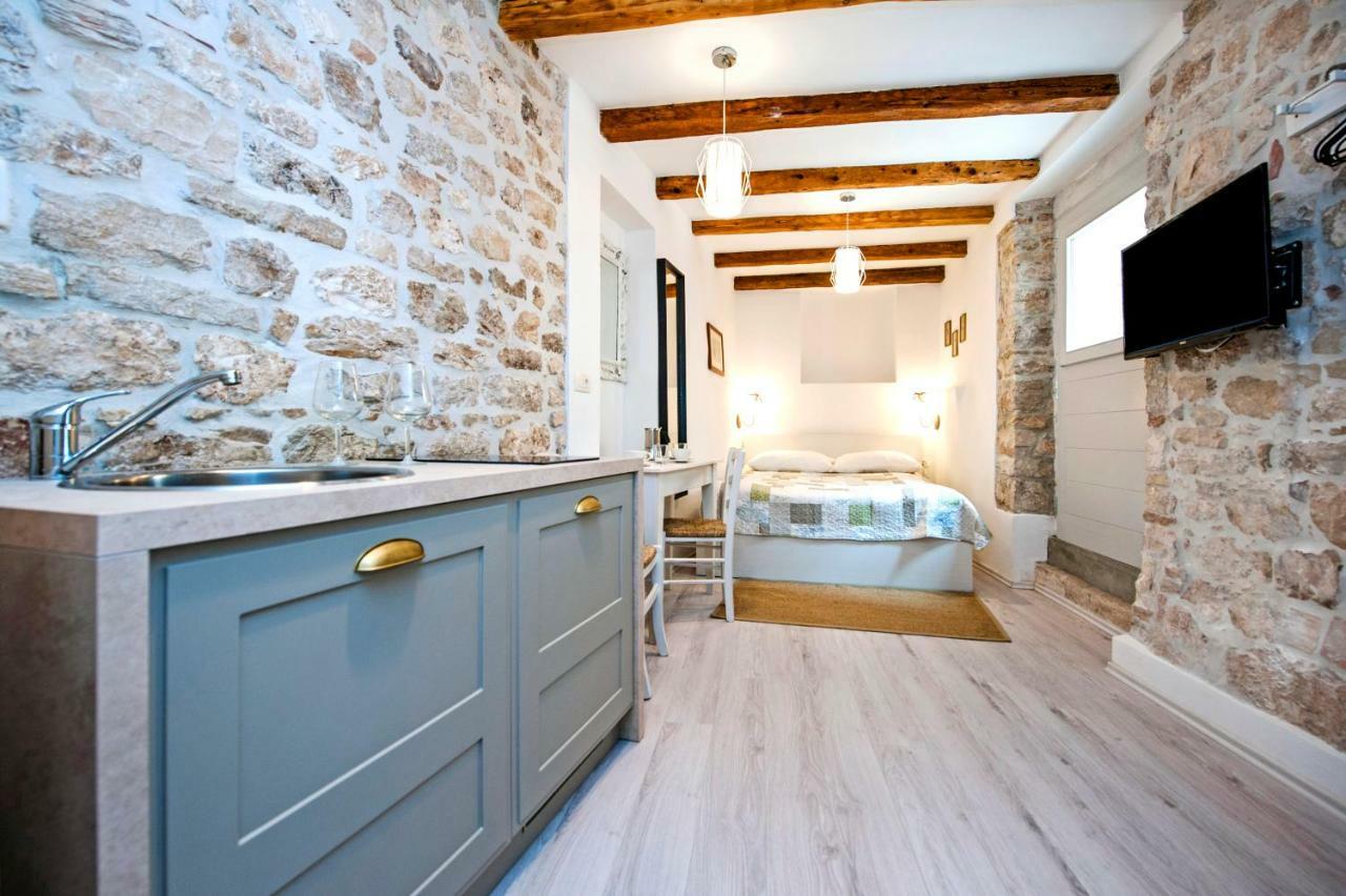 Apartment And Studio Ca' 3 Vie โรวีน ภายนอก รูปภาพ