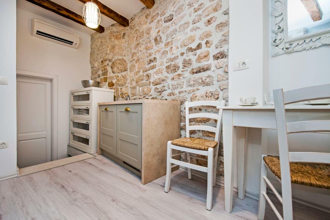 Apartment And Studio Ca' 3 Vie โรวีน ภายนอก รูปภาพ